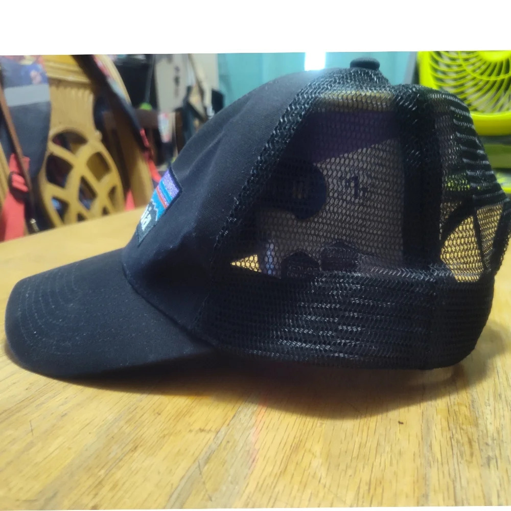 The Patagonia P-6 Logo LoPro Trucker Hat Cap - Picture 6 of 7